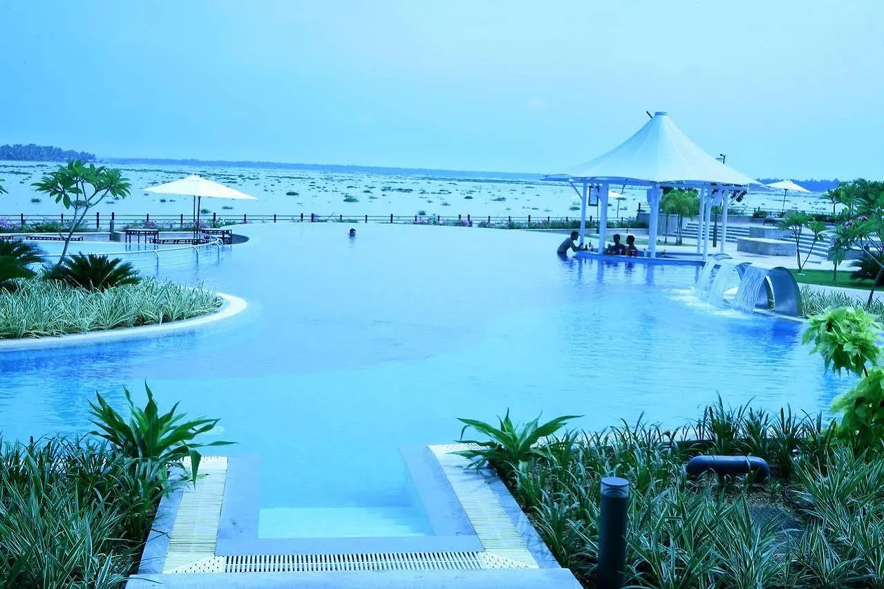 Ramada Resort By Wyndham Kochi 5*,